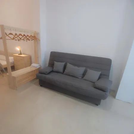 Red Apartament